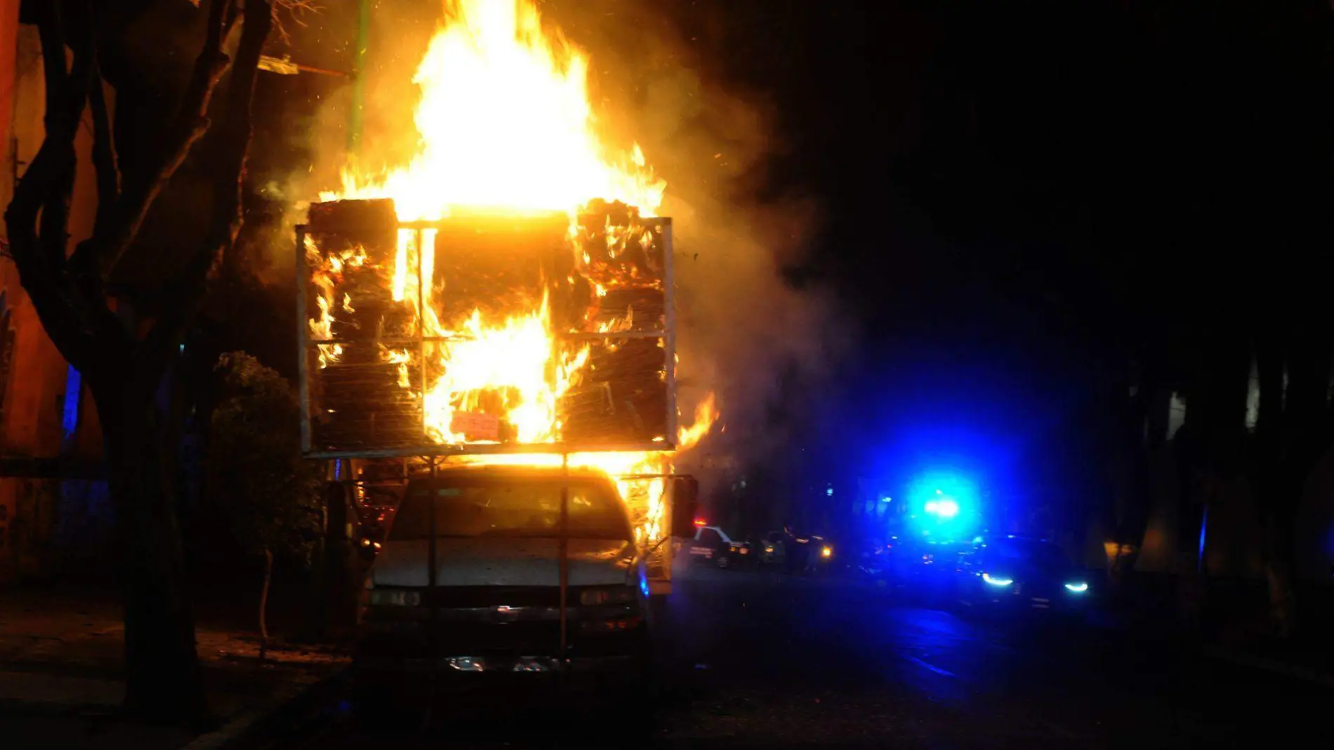 787492_Incendio Camioneta 3.JPG_web